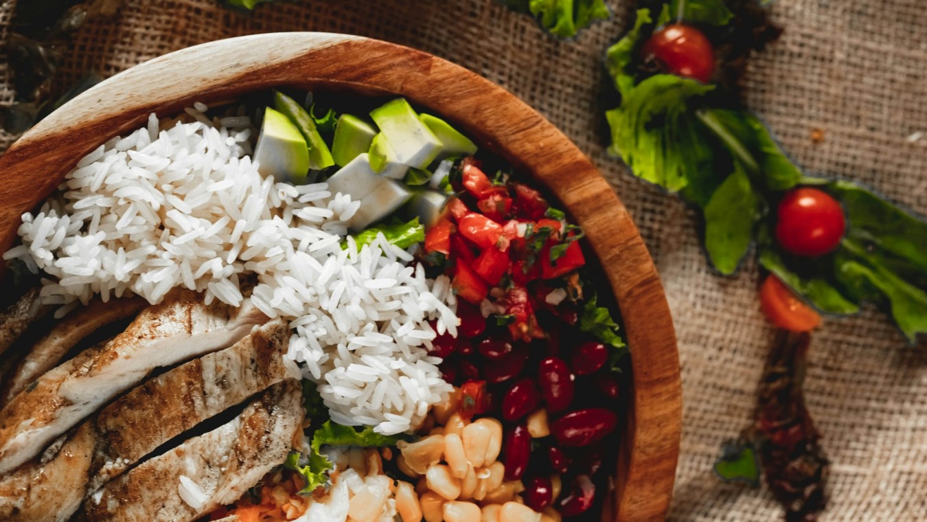 Nutrition for muscle gain: calorie surplus and a worked example